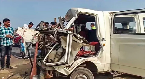 விபத்துக்குள்ளான வாகனம்.