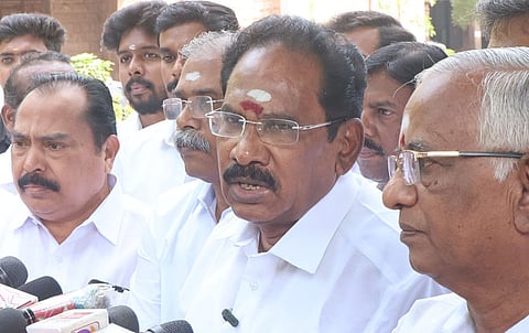 செல்லூா் கே. ராஜூ.