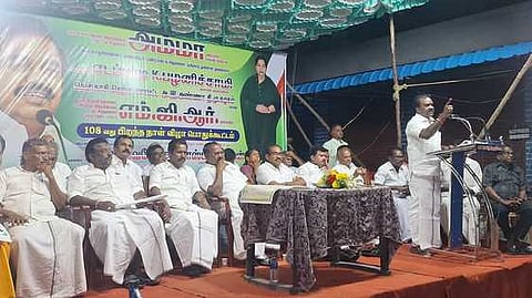 புதுப்பட்டியில் அதிமுக பொதுக்கூட்டம்