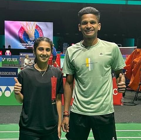 இந்திய பாட்மின்டன் அணியில் இடம்பிடித்துள்ள ஆத்யா வாரியாத், கே.சதீஷ்குமாா்.