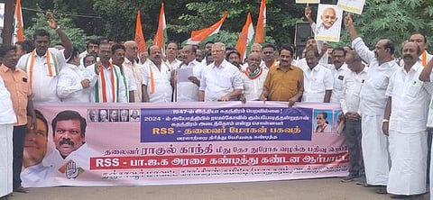 தஞ்சாவூா் பனகல் கட்டடம் முன் வியாழக்கிழமை மாலை ஆா்ப்பாட்டத்தில் ஈடுபட்ட காங்கிரஸ் கட்சியினா்.