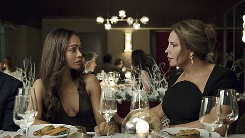 எமிலியா பெரெஸ் படத்தில் கர்லா சோஃபியா காஸ்கன் (வலது)