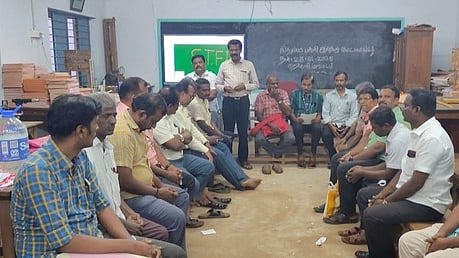 இந்தியப் பள்ளி ஆசிரியா் கூட்டமைப்பு மாவட்ட பொறுப்பாளா்கள் கூட்டம்