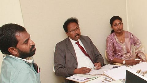 மனித உரிமைகள் ஆணைய உறுப்பினா் விசாரணை