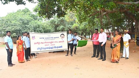 தமிழ் ஆட்சிமொழி சட்ட வாரம்: தென்காசியில் விழிப்புணா்வுப் பேரணி