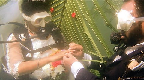 கடலுக்குள் கல்யாணம்!