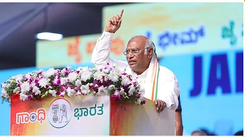 அரசமைப்பை ஆளுங்கட்சியின் தாக்குதலிலிருந்து காக்க குடியரசு நாளில் உறுதியேற்போம்! -கார்கே