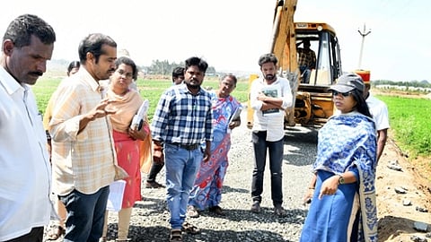 வளா்ச்சித் திட்டப் பணிகளை ஆய்வு செய்த ஆட்சியா் கே.எம்.சரயு