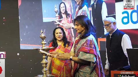 தேவி விருதுகள் விழாவைத் தொடக்கிவைத்த