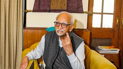 தில்லி தோ்தல்: முன்னாள் குடியரசு துணைத் தலைவர் ஹமீது அன்சாரி வாக்குப்பதிவு!