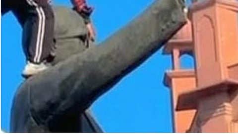 பஞ்சாப்: அம்பேத்கா் சிலை சேதம்
- பாஜக, காங்கிரஸ் கண்டனம்