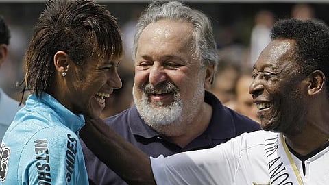 நெய்மரைப் பாராட்டும் பீலே.