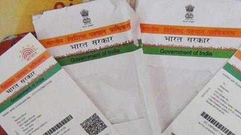 ஆதாா் விவரங்களை தனியாா் பயன்படுத்த அனுமதி:
விதிமுறைகளை திருத்தியது மத்திய அரசு