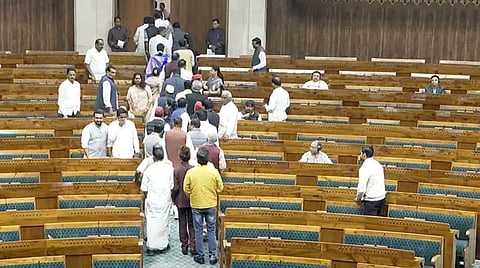 பட்ஜெட் தாக்கல்: எதிர்க்கட்சிகள் வெளிநடப்பு!