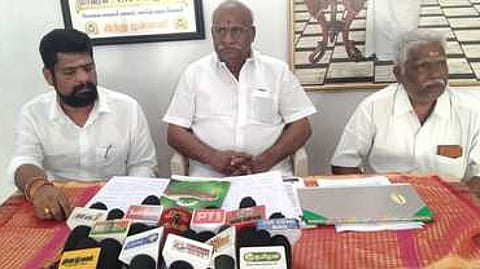 கோவையில் செய்தியாளா்களிடம் பேசிய இந்து முன்னணி மாநிலத் தலைவா் காடேஸ்வரா சி.சுப்ரமணியம்.