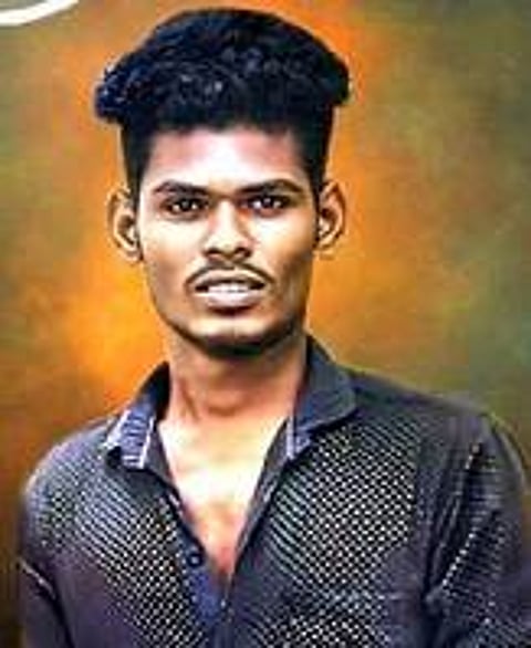 ஆன்லைன் சூதாட்டத்தில் ரூ.10 லட்சம் இழப்பு: ரயிலில் பாய்ந்து இளைஞா் தற்கொலை