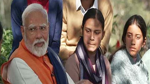 மாணவர்களுடன் பிரதமர் மோடி