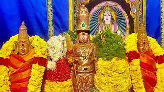 ரத்தின அங்கி சேவையில் அருள்பாலித்த உற்சவா் கோடையாண்டவா்.