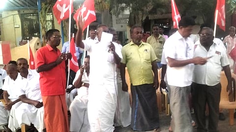 குருக்கள்பட்டியில் விவசாயிகள் ஆா்ப்பாட்டம்