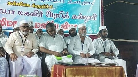 கல்லிடைக்குறிச்சியில் மகளிா் அரபிக் கல்லூரி பட்டமளிப்பு