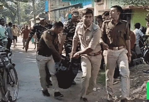 மேற்கு வங்கம்: பட்டாசு ஆலையில் ஏற்பட்ட வெடி விபத்தில் 4 பேர் பலி