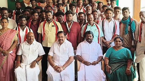 இபிஎஸ் முன்னிலையில் அதிமுகவில் இணைந்த மாற்றுக்கட்சியினர்.