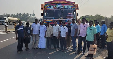 பெருமாநல்லூர் வந்து செல்லாத தனியார் பேருந்துகள் சிறைபிடிப்பு.