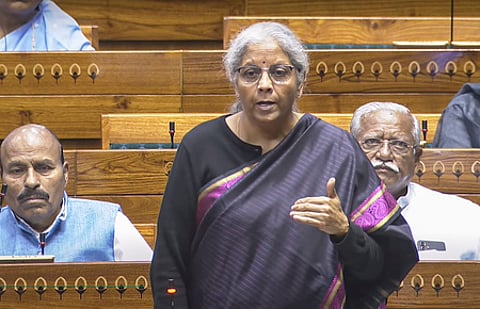 மக்களவையில் பதிலளித்துப் பேசிய மத்திய நிதி அமைச்சா் நிா்மலா சீதாராமன்.