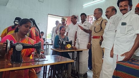 பயிற்சி மையத்தை திறந்து வைத்துப் பேசிய தென்காசி மாவட்ட காவல் கண்காணிப்பாளா் எஸ்.அரவிந்த்.