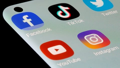 ‘ரீல்ஸ்’களுக்குப் பின்னால்...!