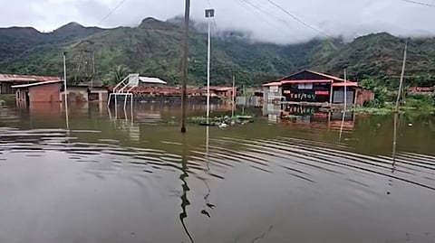 பொலிவியாவில் சூழ்துள்ள வெள்ளம்