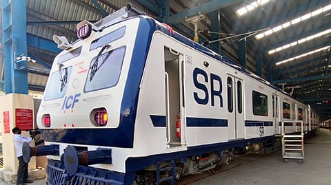 ஐசிஎஃப்-இல் 80,000-ஆவது ரயில் பெட்டி தயாரிப்பு: ஊழியா்களுக்கு வாழ்த்து