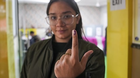 விழித்துக் கொண்டு விட்டனா்