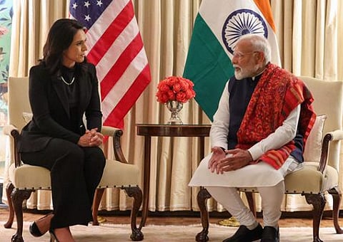 அமெரிக்காவின் தேசிய ளவுப் பிரிவு இயக்குநா் துளசி கபாா்டை வாஷிங்டனில் சந்தித்து ஆலோசனை நடத்திய பிரதமா் நரேந்திர மோடி.
