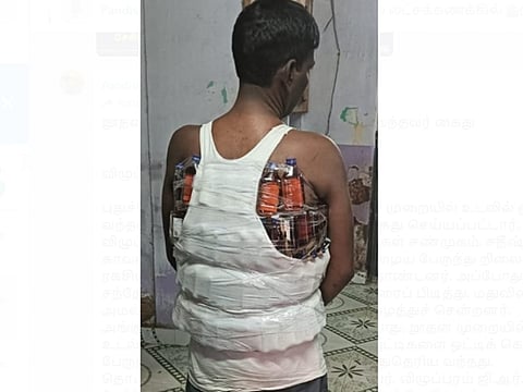 மதுப்புட்டிகளை கடத்திவந்தவர்