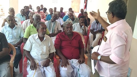 கூட்டத்தில் பங்கேற்றோா்.