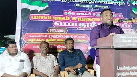 பொதுக்கூட்டத்தில் பங்கேற்றோா்.