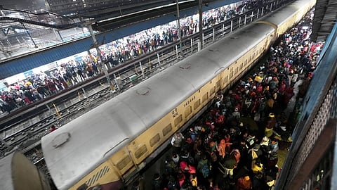 தில்லி ரயில் நிலைய கூட்ட நெரிசல்