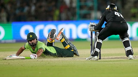 சாம்பியன்ஸ் டிராபி: முதல் போட்டியிலேயே மண்ணைக் கவ்விய பாகிஸ்தான்!