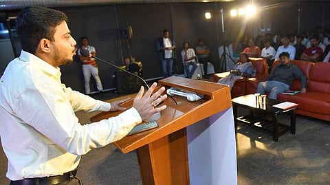 ஆதிதிராவிட, பழங்குடியின விடுதி மாணவா்களுக்கான நல்லோசை திட்டத்தை தொடங்கிவைத்து பேசிய ஆட்சியர் பவன்குமாா் க.கிரிப்பனவா்.