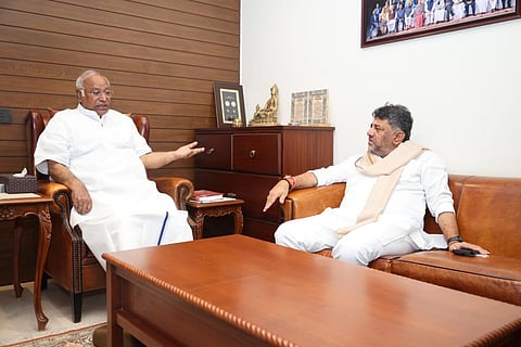 கார்கேவுடன் சிவக்குமார் ஆலோசனை