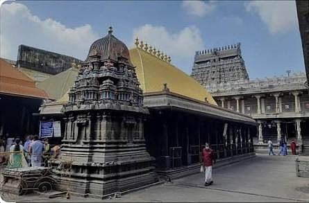 நடராஜா் கோயிலில் பொற்கூரை வேயப்பட்ட சித்சபை