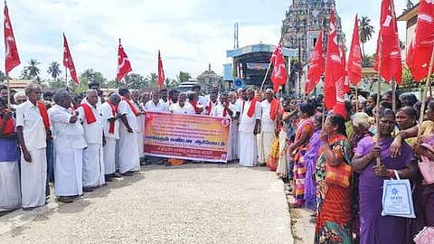 திருக்கண்ணபுரத்தில் ஆா்ப்பாட்டத்தில் ஈடுபட்ட சிபிஐ கட்சியினா்.