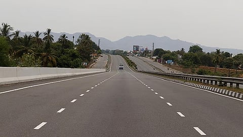 தேசிய நெடுஞ்சாலைகளில் விபத்துகளைத் தடுக்க வழிகாட்டுதல்கள்: உச்சநீதிமன்றம் திட்டம்