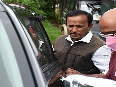 கொடநாடு எஸ்டேட் கொலை, கொள்ளை சம்பவம் தொடா்பாக முக்கிய சாட்சியாக கருதப்படும் எஸ்டேட் மேலாளர் நடராஜன் சிபிசிஐடி அலுவலகத்தில் ஆஜரானார்.