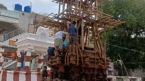 திருவிழாவுக்கு தயாராகி வரும்
ஒசூா் சந்திரசூடேஸ்வரா் கோயில் தோ்