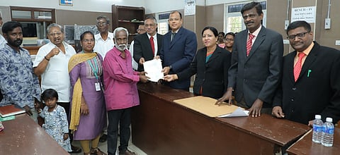 புதுச்சேரி ஒருங்கிணைந்த நீதிமன்ற வளாகத்தில் சனிக்கிழமை நடைபெற்ற தேசிய மக்கள் நீதிமன்றம்...