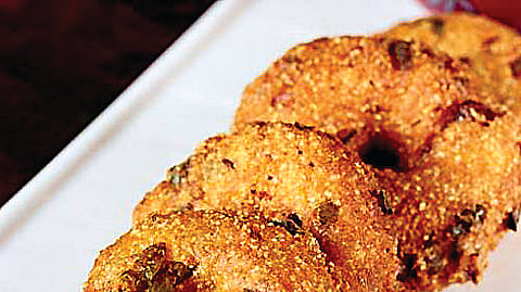 கோதுவை ரவை வடை