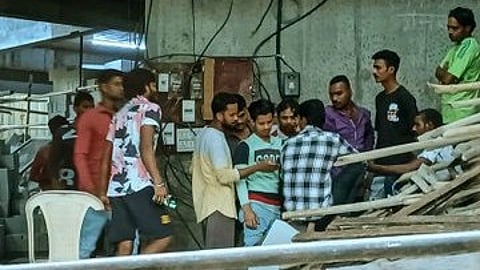 தண்ணீா் தொட்டியை சுத்தம் செய்தபோது மூச்சுத்திணறி 4 தொழிலாளா்கள் உயிரிழப்பு!