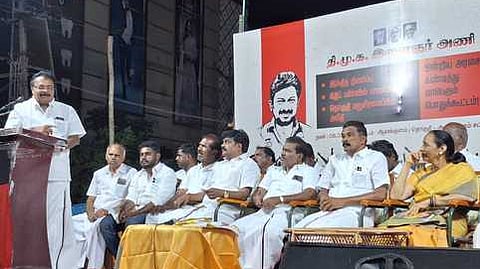 கூட்டத்தில் பங்கேற்றோா்.